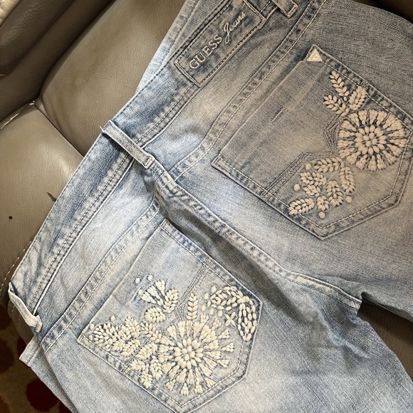 Guess Jeans Stretch Cropped Capris Embroidered Size 30 - Picture 5 of 7